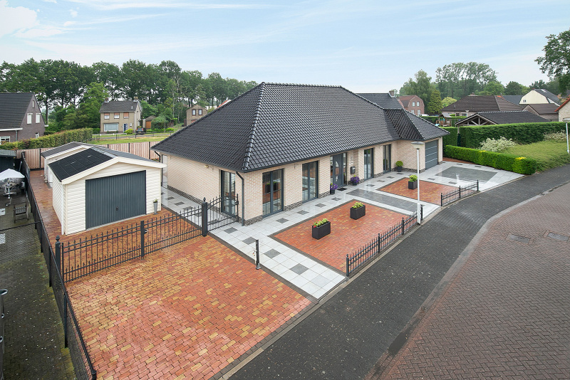 De woning en garage