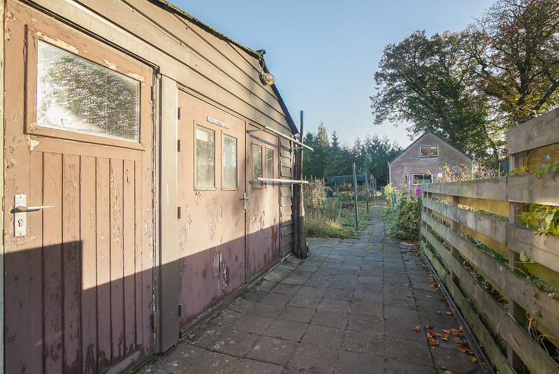 Tuin met bergschuur