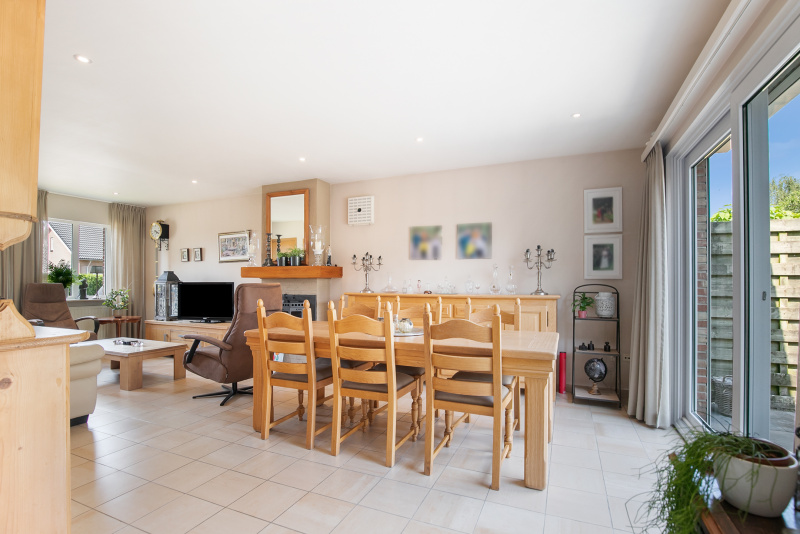 Woonkamer met eethoek