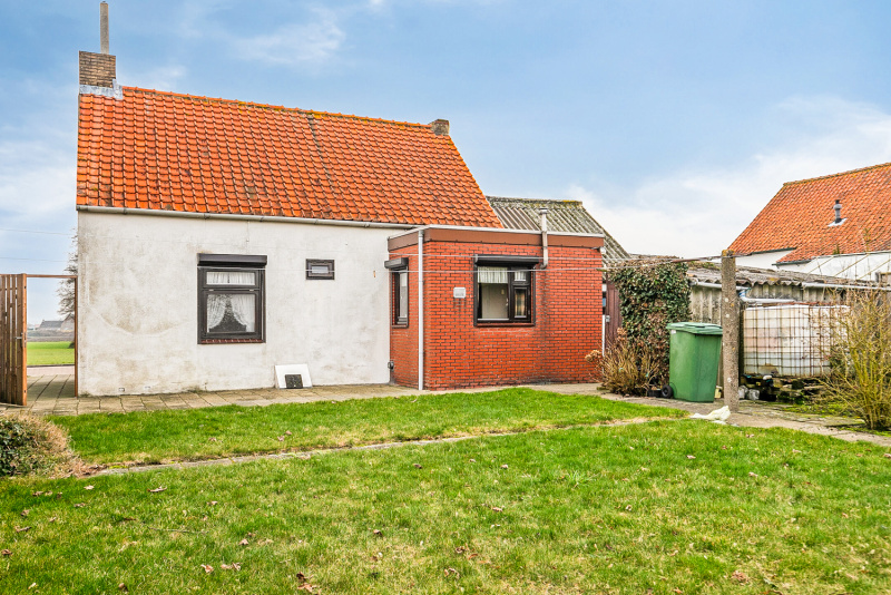 De achterzijde van de woning