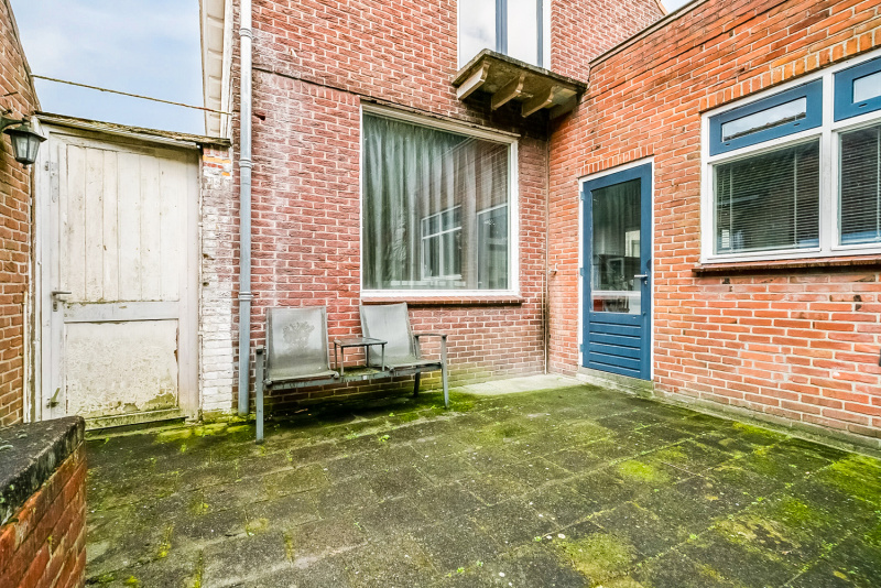 De achterzijde van de woning